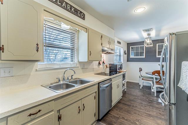 Building Photo - 708 N Stewart St