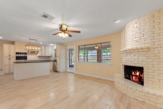 Building Photo - 4906 Green Willow Ln