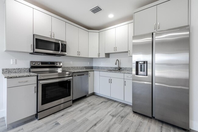 Building Photo - 1119 Osceola Dr