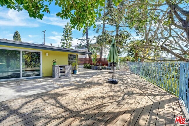 Building Photo - 2755 Carmar Dr