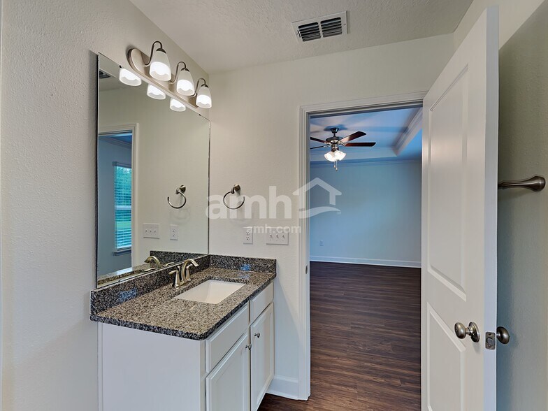 Building Photo - 5783 Hampton Creek Rd