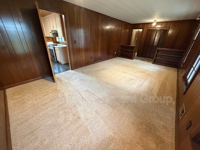 Building Photo - 200 Indian Creek Dr