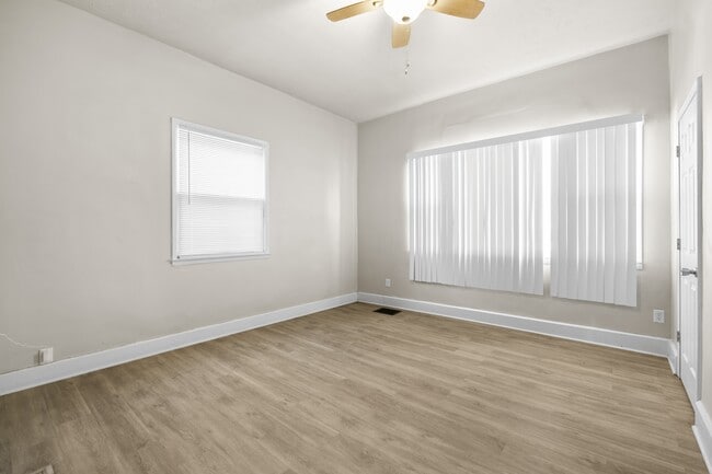 Building Photo - 1211 W 30th St