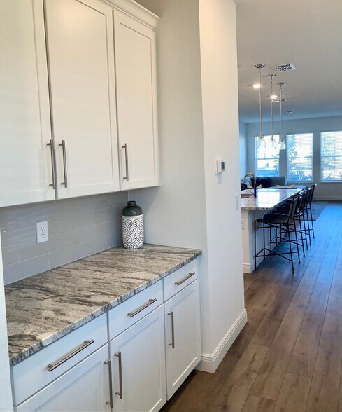 Building Photo - 15098 Lebeau Loop