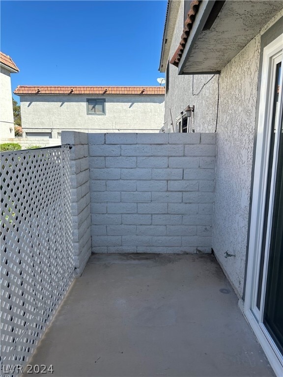 Building Photo - 1121 Willow Tree Dr