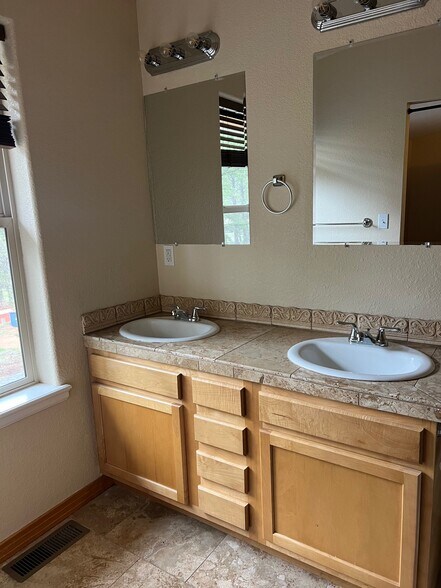 Building Photo - 803 Mount Evans Blvd