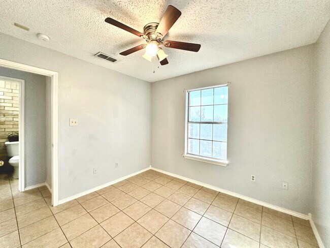 Building Photo - 311 Soria Dr