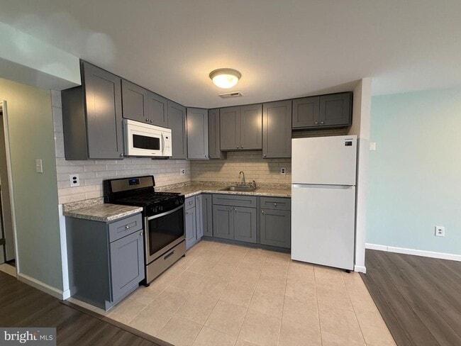 Building Photo - 606 Hazell Ln