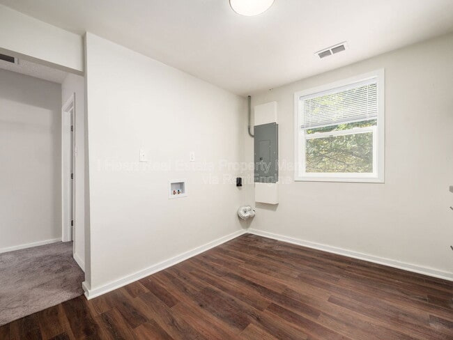 Building Photo - 878 1/2 Sullivant Avenue