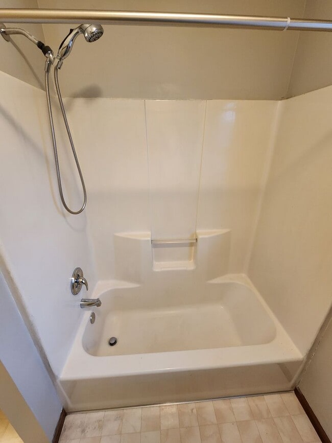 Building Photo - 4 Bedroom Home For Rent in Solon
