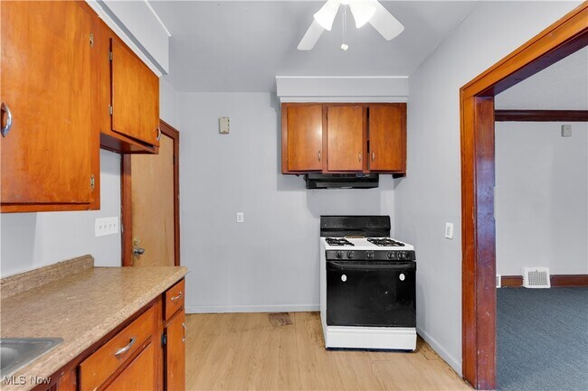 Building Photo - 917 Helmsdale Rd