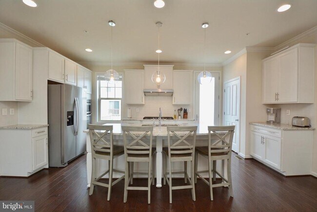 Building Photo - 22305 Broadway Ave