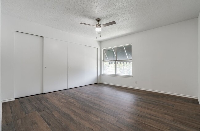 Building Photo - Recently Rehabbed Spacious Two Story in Convenient and Popular Huntington Place