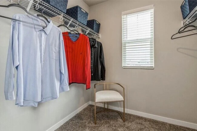 Building Photo - 301 NW Charlestown Ln