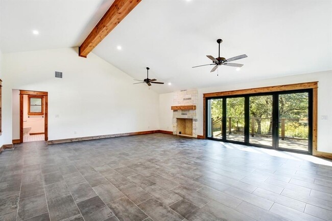 Building Photo - 108 Hub Dr