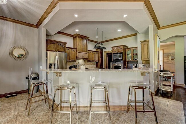 Building Photo - Luxury home in Oak Tree Park with a pool/tennis court/playground/walking trails - Edmond North Hi...