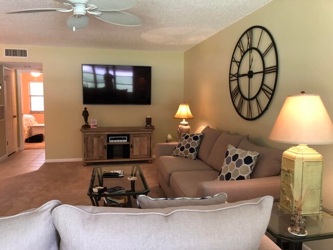 Building Photo - 405 High Point Blvd N