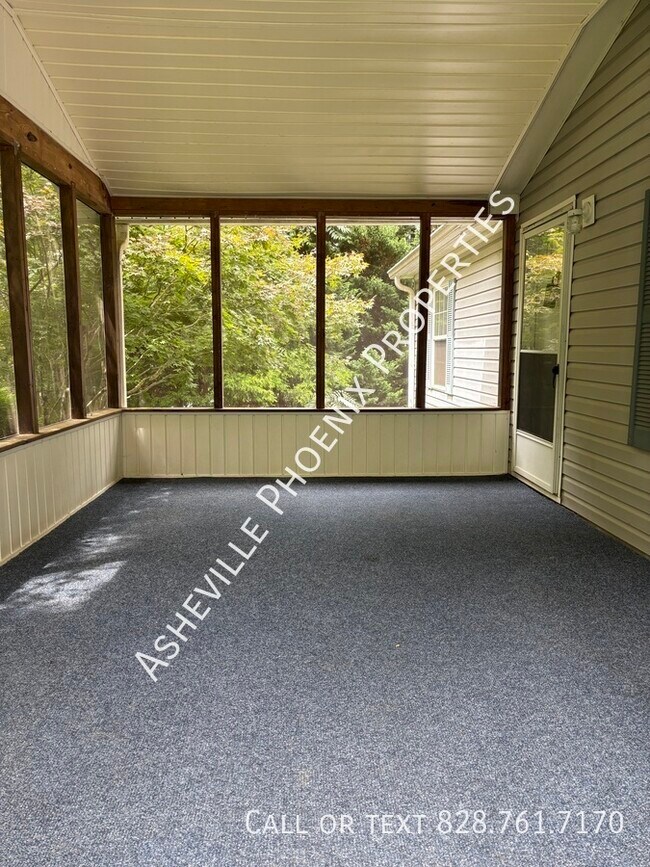 Building Photo - 3 Double Oaks Dr
