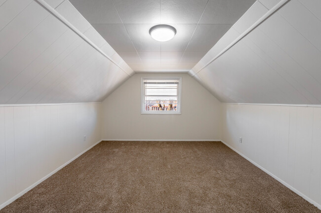Building Photo - 5231 N Melvina Ave