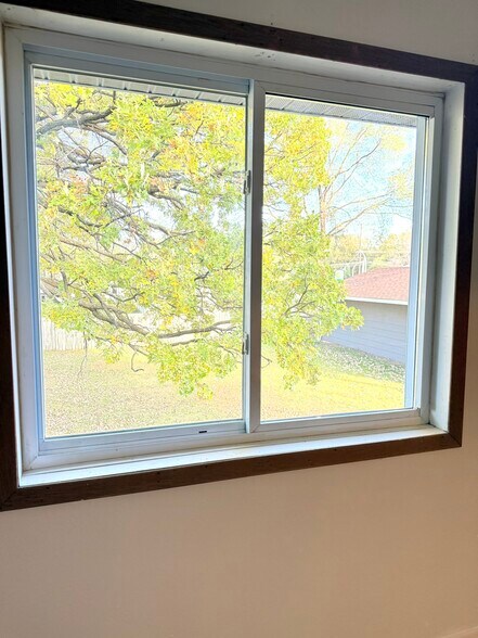 2 bedrooms overlook back yard - 6531 Channel Rd NE