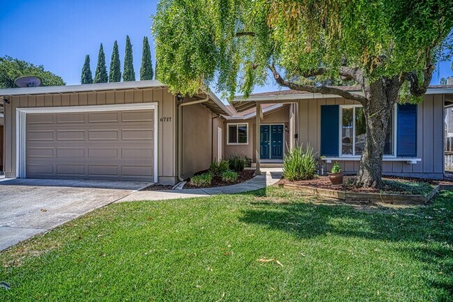 Primary Photo - AVAILABLE NOW - 3Bed/2Bath Home for rent i...