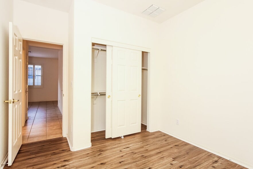 Building Photo - 39511 N Prairie Ln