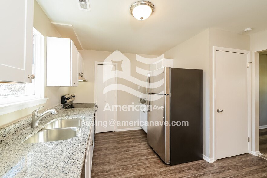 Building Photo - 2905 Galaxy Ct NE