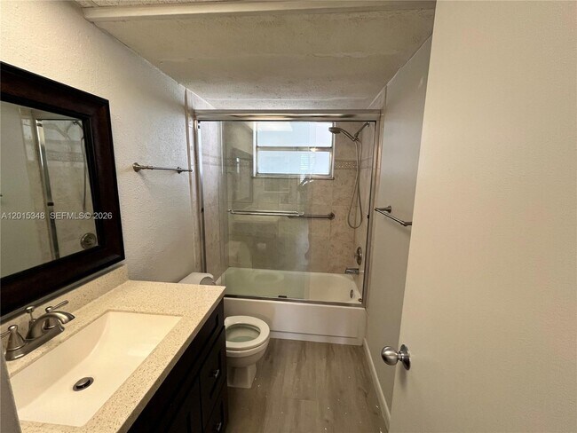 Building Photo - 6550 Royal Palm Blvd