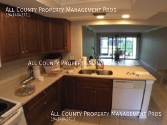 Building Photo - First Floor/Pet Friendly/Pool/GREAT Location