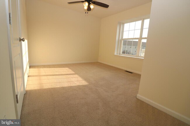 Building Photo - 120 Salerno Dr