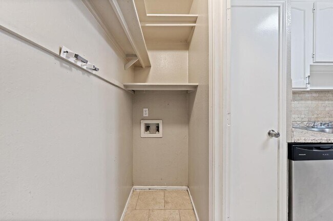 Building Photo - 10 Rawhide Cir