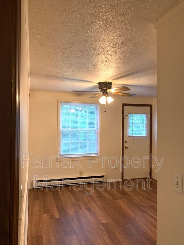 Building Photo - 410 Cody St