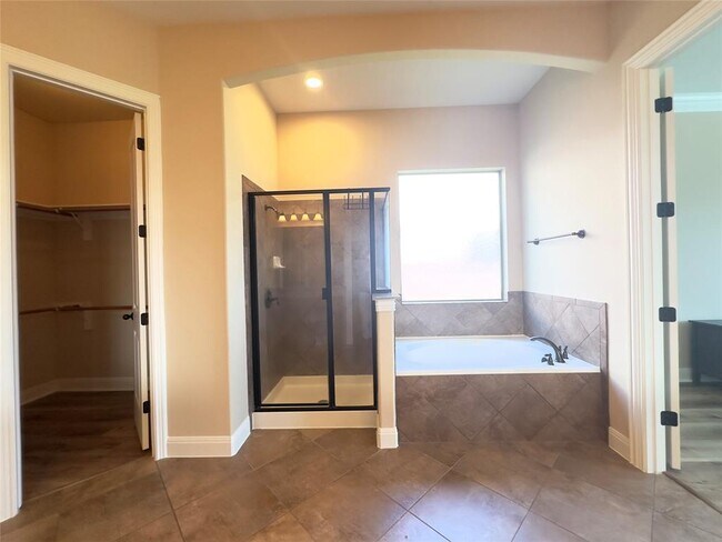 Building Photo - 2504 Speidel Dr