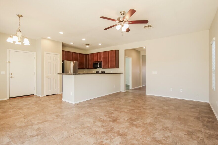 Building Photo - 7907 S 50th Ln