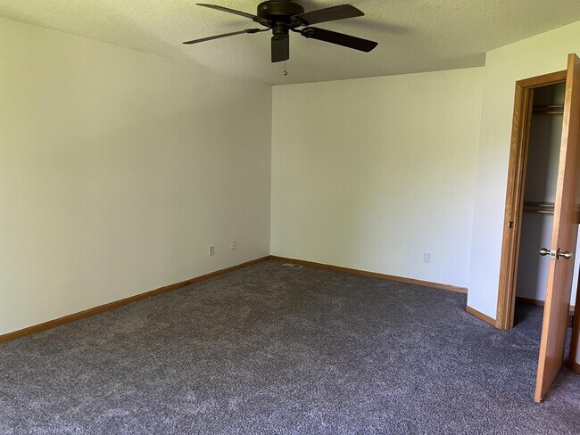 Building Photo - 9141 Leaf Cir