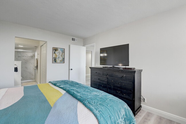 Building Photo - 600 Egret Cir