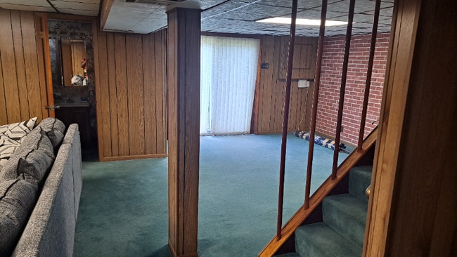 Building Photo - 1221 Ridgeshire Rd