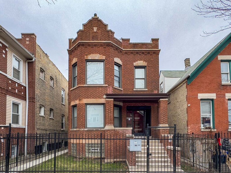 Building Photo - 1536 N Hamlin Ave
