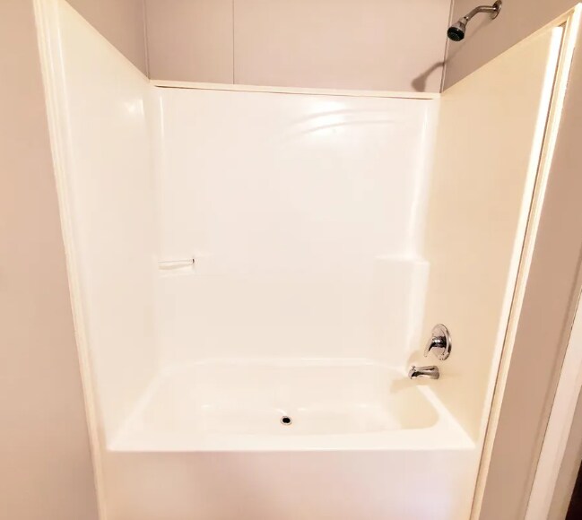 Building Photo - 7028 Bayview Dr