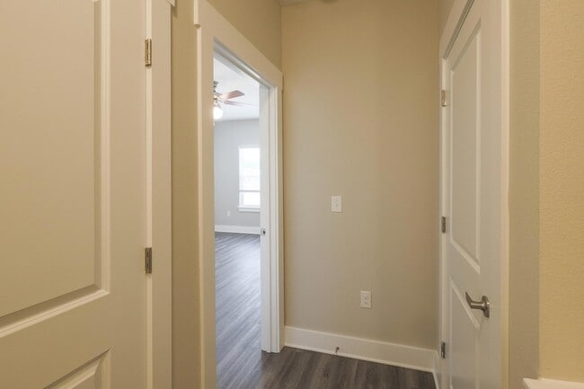 Building Photo - 432 Date Palm Ln