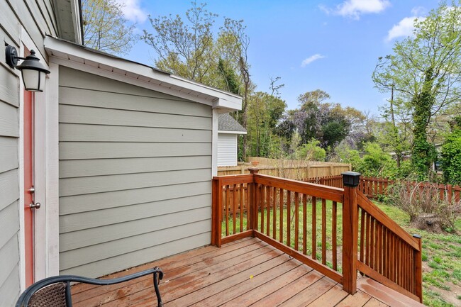 Building Photo - Charming 1 Bedroom, 1 Bath Home Minutes Fr...