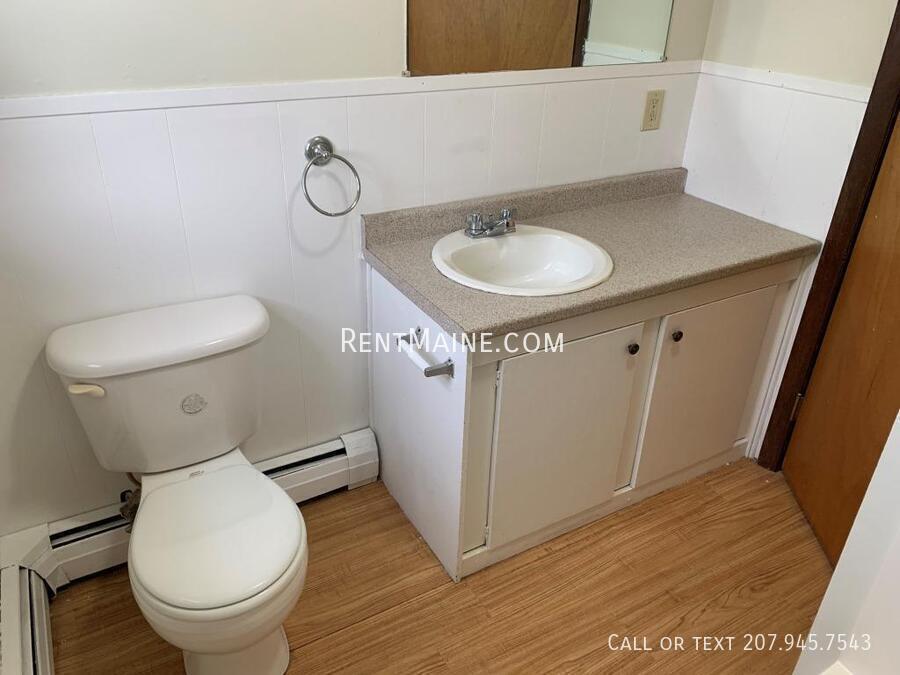 Building Photo - 13 Hemlock St