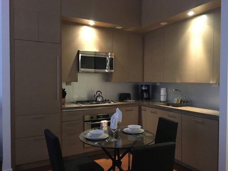 Building Photo - 1600 Broadway-SI ID1508174P