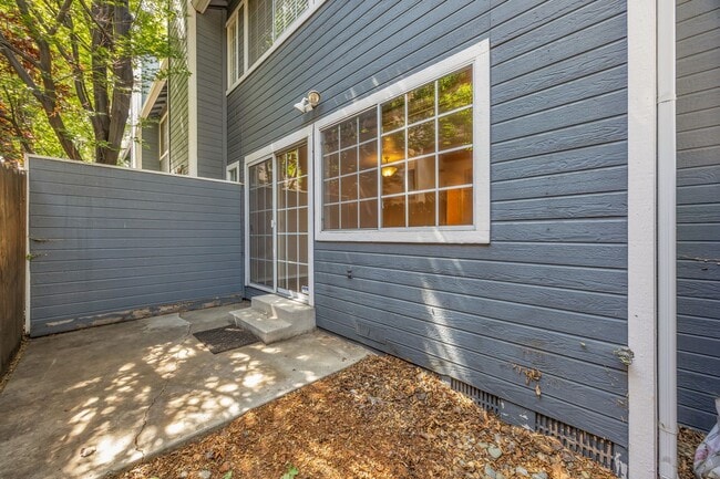 Building Photo - 2650 Plumas St