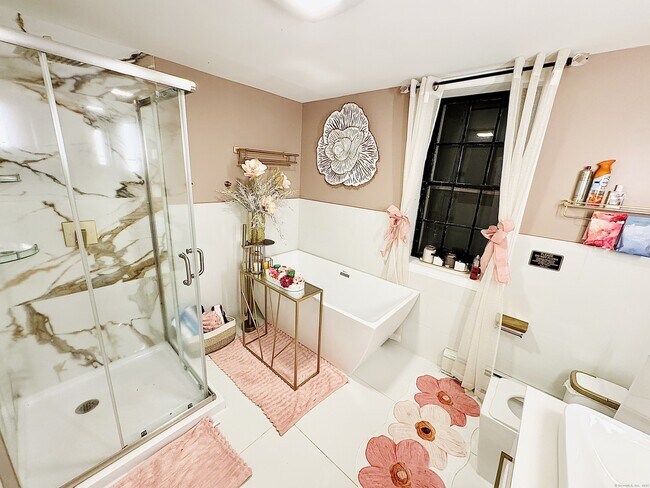 Building Photo - 538 Main St