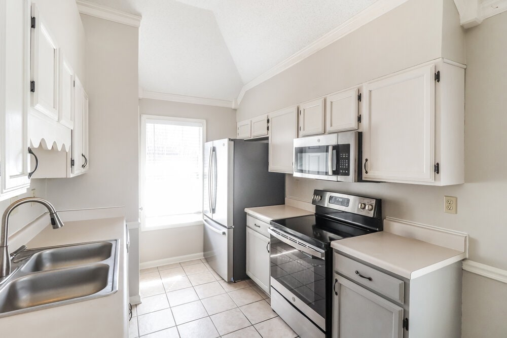 Building Photo - 6665 Millgrove Park Dr