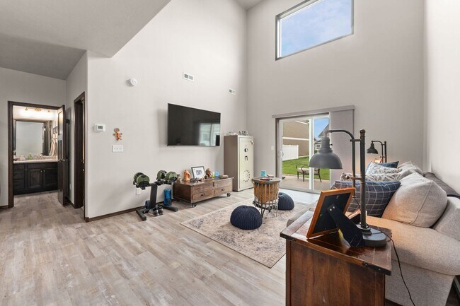 Building Photo - 4500 E Whisper Ridge Pl