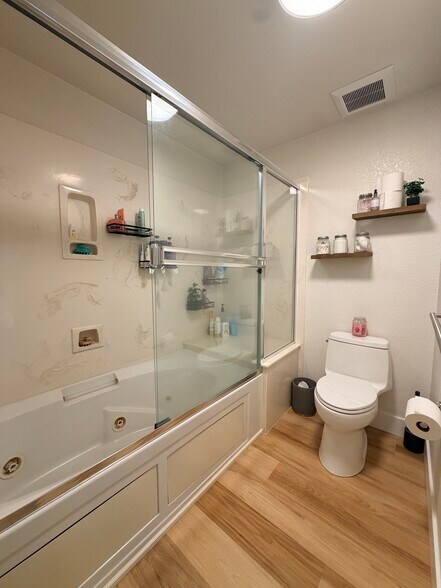 Master Bathroom - 4135 Stanley Blvd