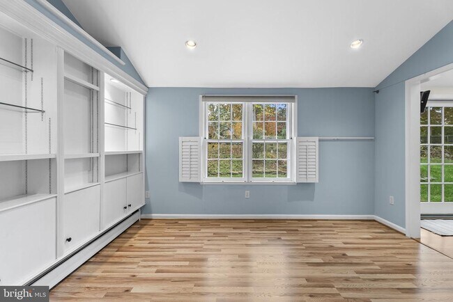 Building Photo - 9102 Volunteer Dr