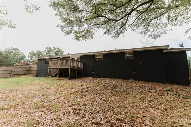 Building Photo - 6914 N Baggett Rd